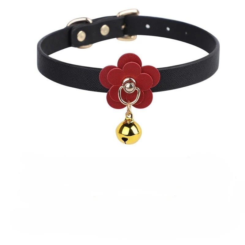 Collar vegano negro con flor roja y cascabel dorado – Collar BDSM de 34-43 cm