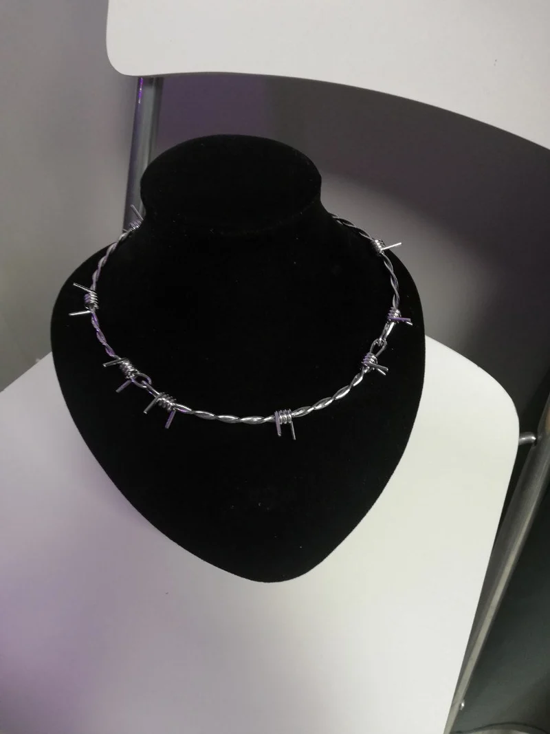 Collar de alambre de púas de acero inoxidable color plata – Joyería BDSM sin níquel 43 cm
