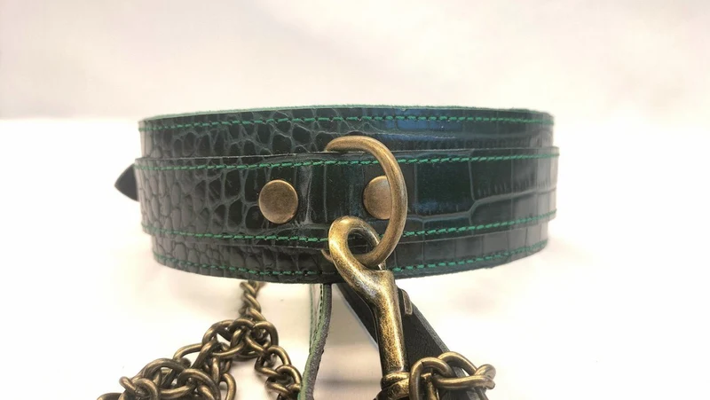 Collar de cuero verde oscuro con estampado de cocodrilo y correa – Importación exclusiva de Japón
